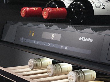 UGRADBENI HLADNJAK ZA VINO MIELE KWT 6322 UG